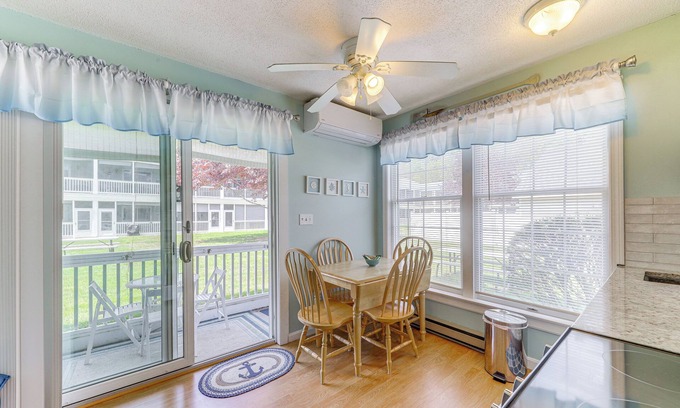 Wells Condo | 2 Mi to Drakes Island Beach: Condo w/Indoor Pool!