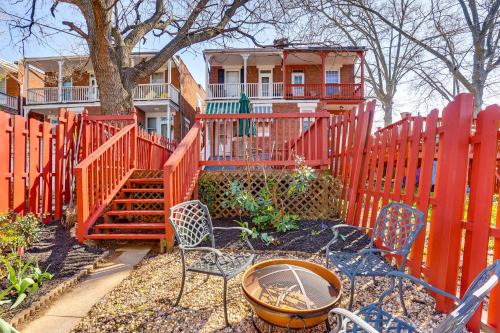 Harrisburg - Hershey House | 2 Mi to Dtwn Harrisburg Escape with Furnished Deck!