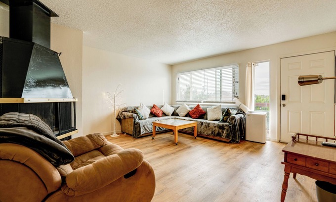 Northeast Reno House | 2 Mi to Dtwn Reno & UNR: City-View Townhome!