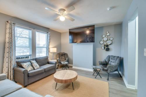 Syracuse Apartment | 2 Mi to Dtwn Syracuse Cozy Updated Apt!