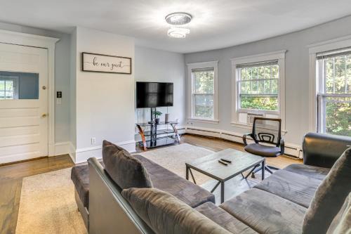 Lowry Hill East Apartment | 2 Mi to Dtwn! Walkable Minneapolis Apt with Deck