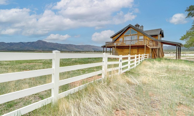 New Harmony Apartment | 2 Mi to Kolob Canyons: Serene Studio w/Views