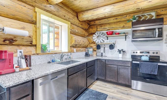 Gusher Cottage | < 2 Mi to Skinwalker Ranch: 'rustic Cliff' Retreat
