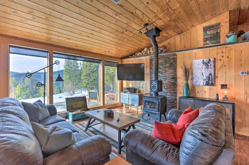 Saint Mary's House | 2 Mi to St Marys Glacier Modern Cabin with Hot Tub