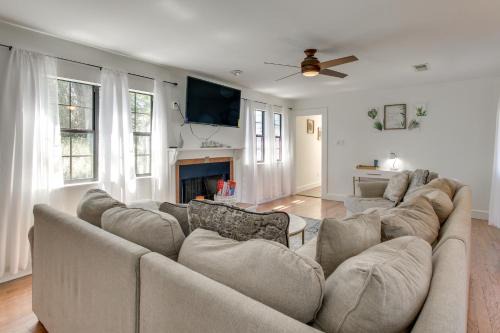 Long Beach House | 2 Mi to University and Long Beach Harbor Family Gem