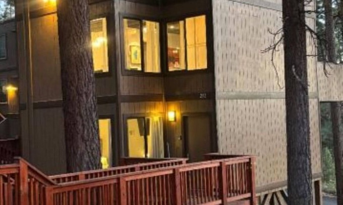 Zephyr Cove House | 2 miles to everything Tahoe and Heavenly skiing!