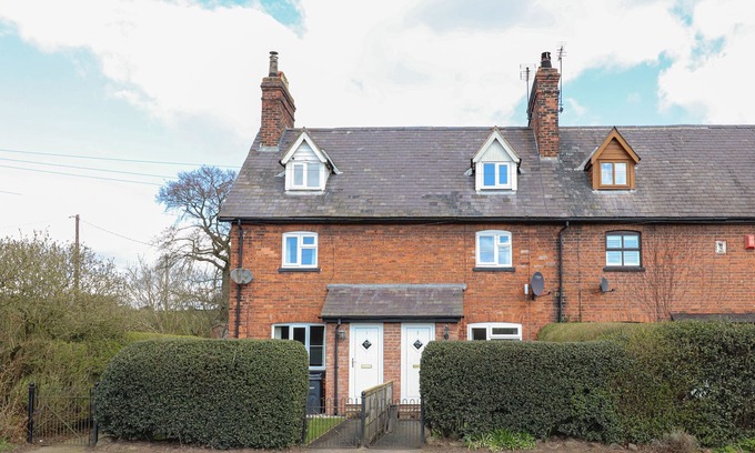 Cheshire West and Chester Cottage | 2 ORGANSDALE COTTAGES, pet friendly, with open fire in Kelsall