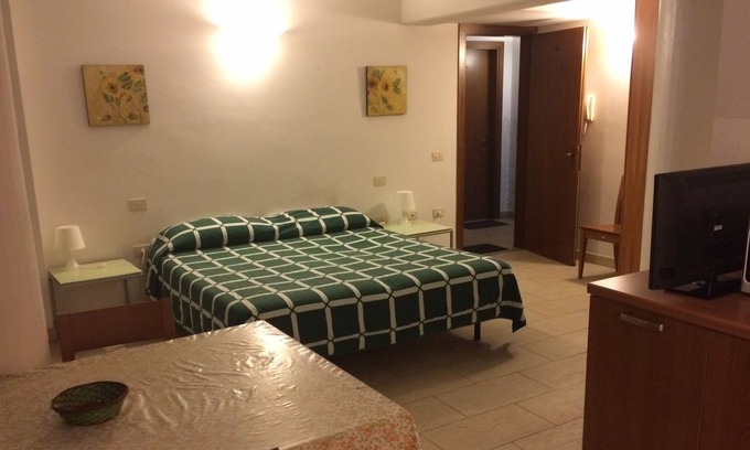 Santa Maria Novella Apartment | 2 pax studio, week lease, all utilities included