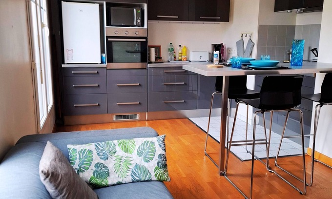 Saint-Cyr-l'Ecole Apartment | 2-person studio with secure parking near Versailles, Paris