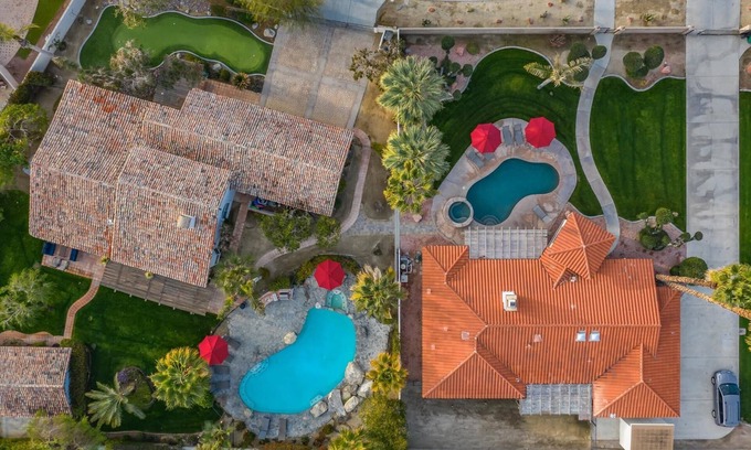 Desert Club Estates House | 2 Private Homes on Estate parcels - 11 bdrm Lic#230956 & 068095