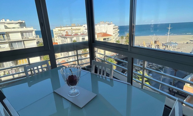 Le Grand Large Apartment | 2-Room Apartment by the Sea in Canet, with Parking