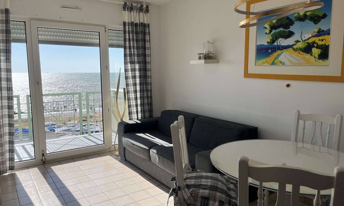 Quartier du Casino Apartment | 2-room apartment with pool and sea view, parking in Châtelaillon-Plage