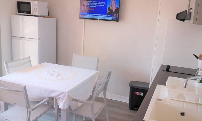 Bastide Giraud Apartment | 2-room apartment Résidence Provençale Air-conditioned Parking Pool 2 km Sea