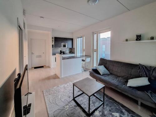 Vantaa Apartment | 2-room apartment, 7 mins by train to airport