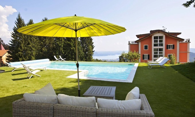 Comero Apartment | 2-room corner apartment in a prestigious villa from 1850 with solar-heated pool