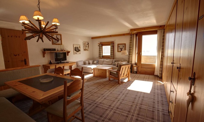 Silvaplana Apartment | 2-room flat with lake view on the 1st floor