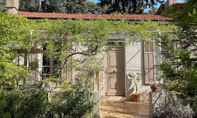 Nord House | 2-room house with terrace in greenery.
