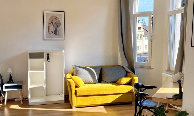 Rheinhausen Apartment | 2 Rooms/Free Parking/25 min to Düsseldorf