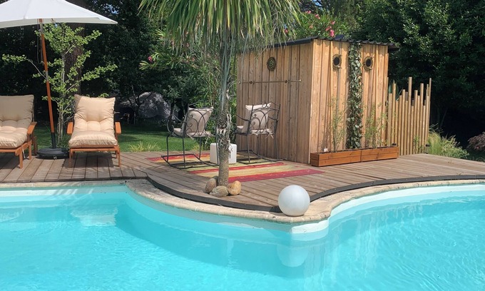 Gradignan Bed & Breakfast | 2 rooms on garden level with direct access to garden, swimming pool and barbecue