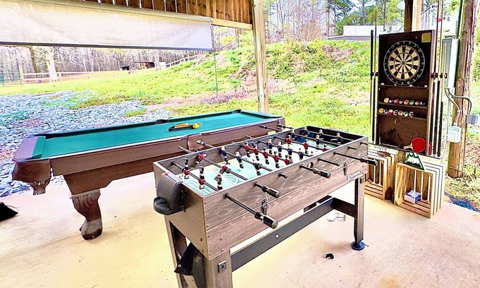 Independence Cabin | 2 Small Country Cabins - walk to Sardis Lake - WiFi, outdoor game pavilion
