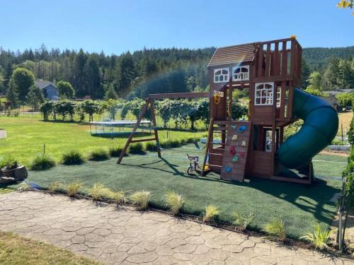 Philomath House | 2 spaces More Space with 2 units at same location PNW Retreat