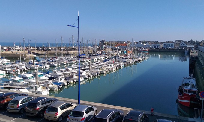 Grandcamp-Maisy Apartment | 2 steps from the sea with a breathtaking view