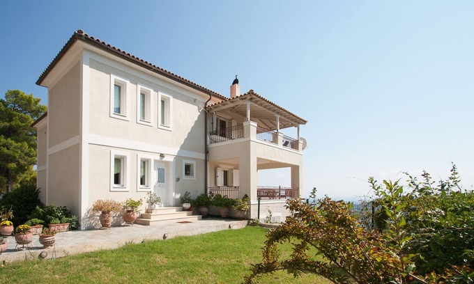 Katsarou Villa | 2-storey Spacious Villa, Infinitive view & Yard with BIO Greens