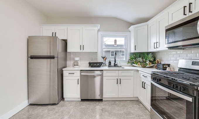 Lawnside House | 2-Story Lawnside Home: 13 Mi to Dtwn Philadelphia!