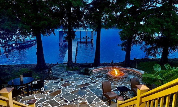 Ventress House | 2 story river house with Amazing views!