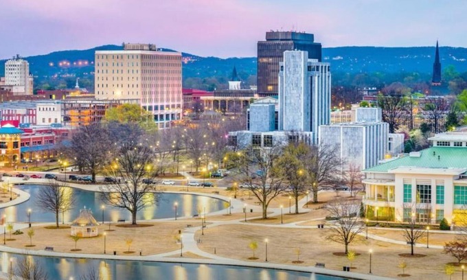 Madison Hotel | 2 Stylish Units for Business Travel, Breakfast, Park