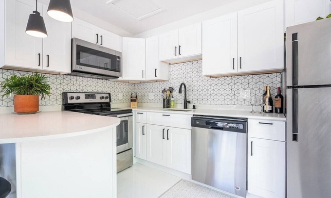 Coral Ridge Isles House | 2 Suites with Heated Pool!