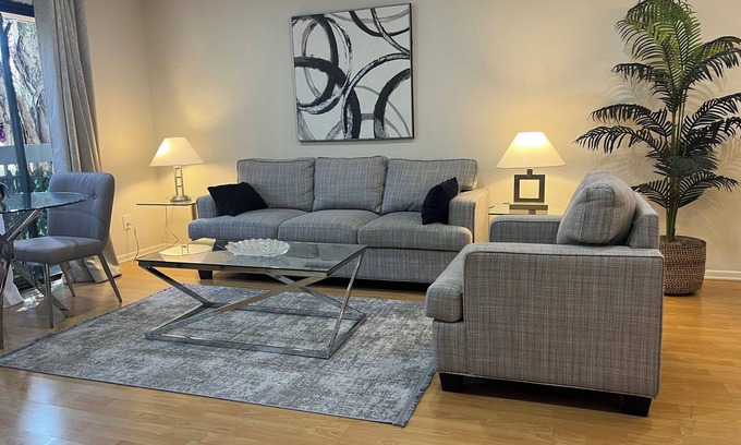 Downtown Apartment | 2. Terrific Apartment 2-bdrm, 2-bath, City Center