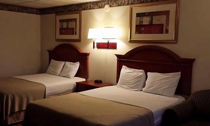 Campbelltown Hotel | 2 Units w/FREE Breakfast and Parking, Close to Zoo America, Hershey Park!
