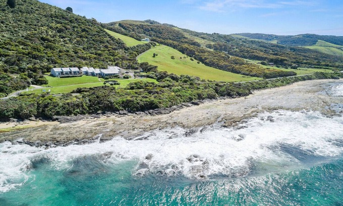 Wongarra Apartment | 2 Whitecrest Resort - Pool & Amazing Ocean Views