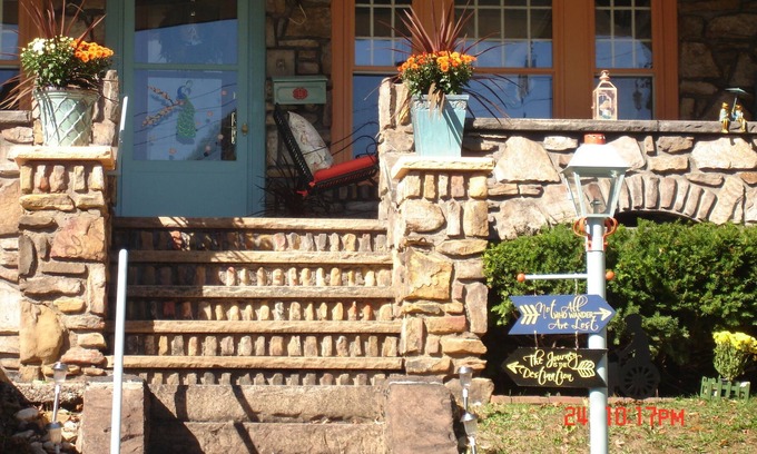 Johnstown House | 20% off Season Sale when booking $112 per night. Except holidays.