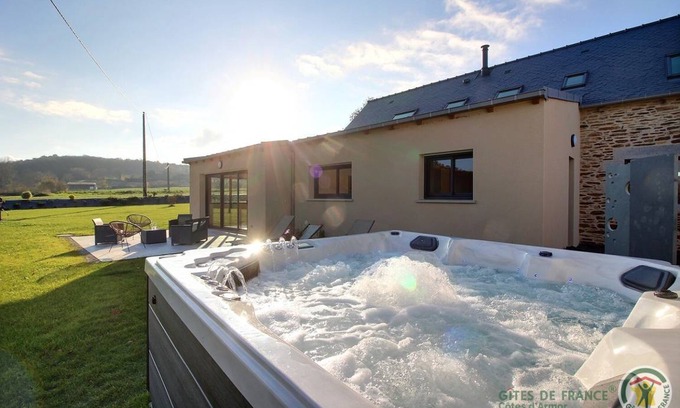 Plenee-Jugon House | 200 m² Gîte ∙ 3 bedrooms ∙ 6 guests