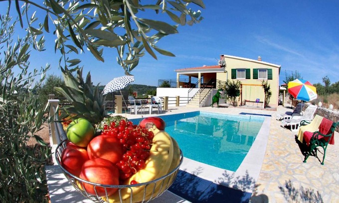 Solta House | 200 m² House ∙ 6 bedrooms ∙ 12 guests