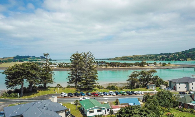Raglan Cottage | 200 meters from town, just across the road from the water.