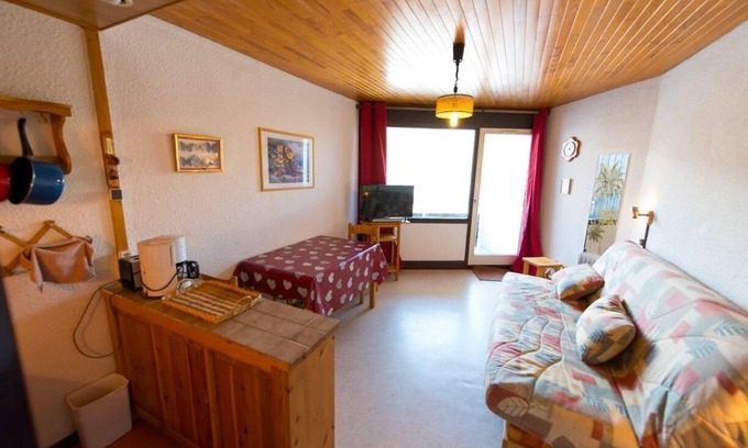 Les Claux Apartment | 200m from ski slopes, 3rd floor, balcony, tv, 25m², Vars