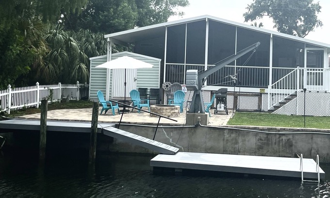 Weeki Wachee Gardens House | 200yd paddle to the Weeki Wachee River