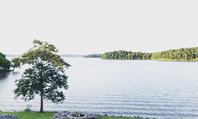Benton Condo | 2023 RENOVATED Waterfront Condo, Great Location-Boat Rental-Pool-Fire Pit