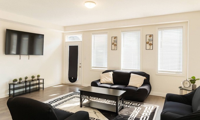Cambridge House | 2024-Built Stylish 3BR Cambridge Getaway Home—8 mins from African Lion Safari!