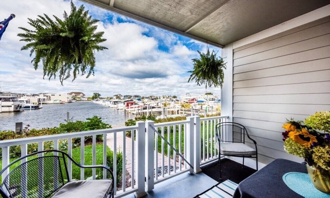 New Buffalo Condo | (2026 OPEN!) Lake Views New Buffalo Condo w/Association Pool!