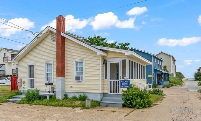 South Nags Head House | 212 - Cute Ocean-Side Rental Home - South Nags Head - Steps to the Ocean!