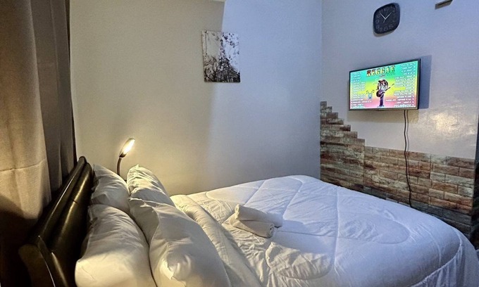 Legazpi Village Condo | 22-A Cozy Studio condo unit with free WIFI and Netflix