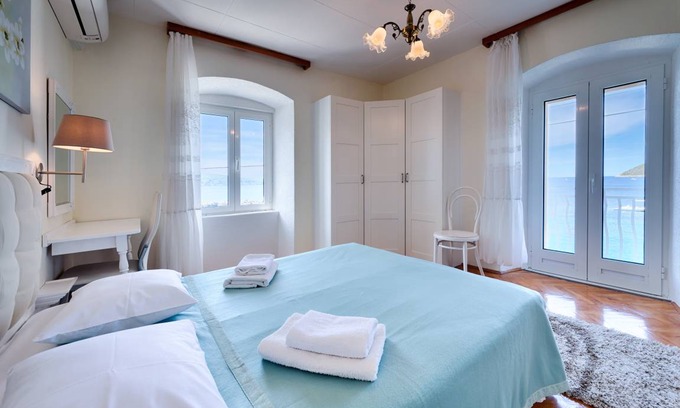 Komiza Resort | 22 m² Private room ∙ 1 bedroom ∙ 2 guests