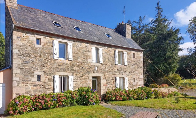 Minihy-Treguier House | 228 m² House ∙ 6 bedrooms ∙ 10 guests