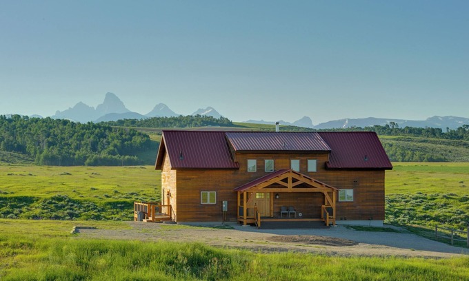 Felt Cabin | 23 Mi to Targhee Skiing: Felt Cabin w/Hot Tub!