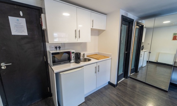 Selly Oak House | 23 North Road Studios Near QE and UOB