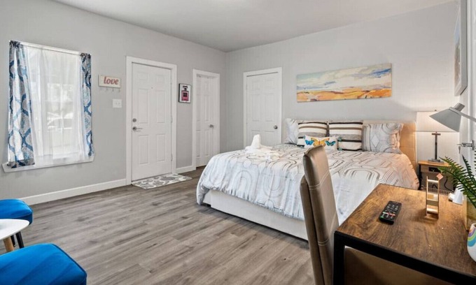 Cedar Crest Apartment | 2308 Britton Unit 2 · Adorable Cute 1BR Dallas Stay